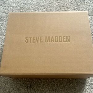 Brand new Steve Madden wedges beautiful never worn. Perfect for summer.